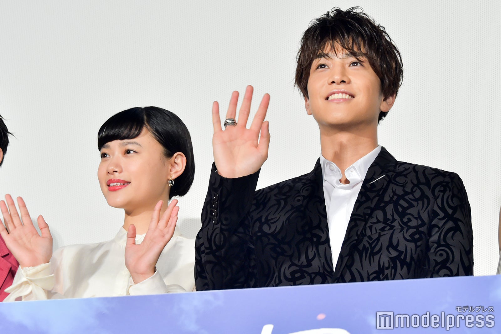 杉咲花、岩田剛典（C）モデルプレス