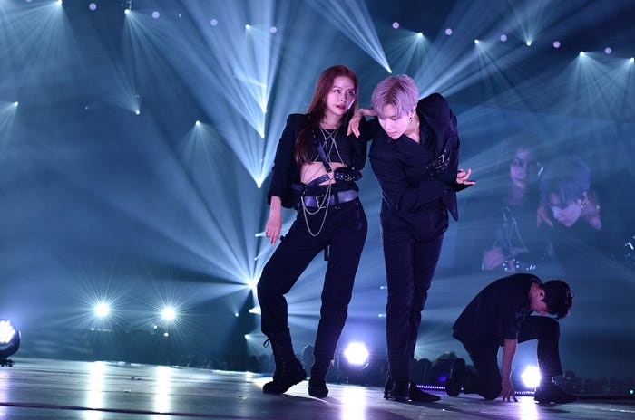 スルギ、テミン/「SMTOWN LIVE 2019 IN TOKYO」より(提供写真)