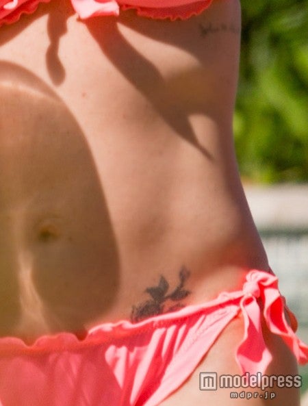 いろんなところにタトゥーが！X17online.com / Zeta Image