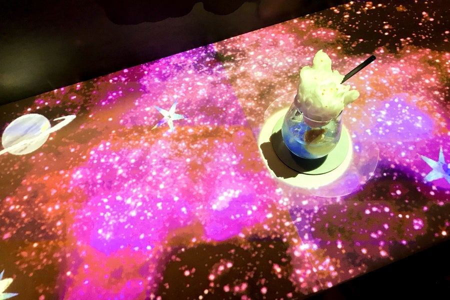 絵本の中のBar 内観