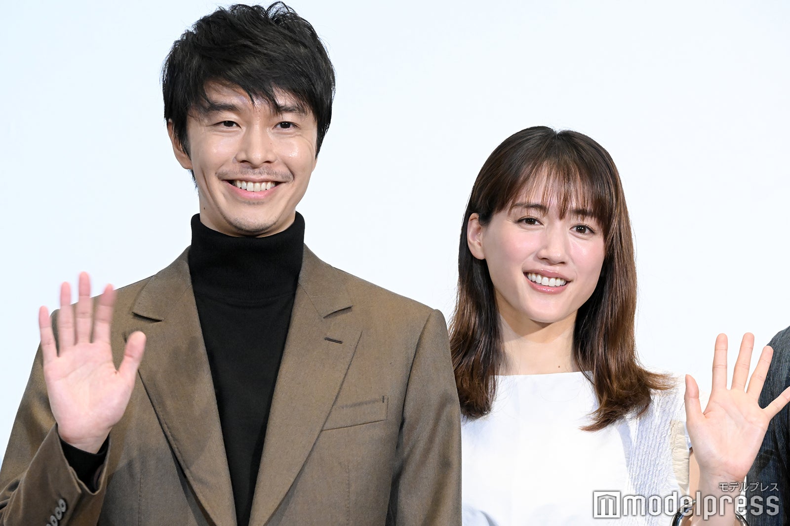 綾瀬はるか、長谷川博己を“ぴろちゃん”呼び「お友達っていう意識が強い」 - モデルプレス