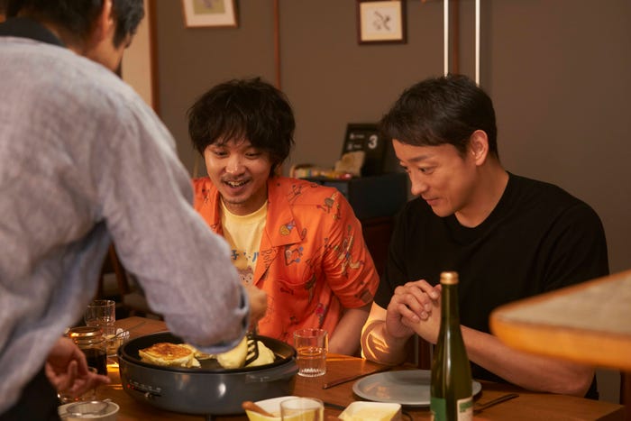 磯村勇斗、山本耕史「きのう何食べた? season2」第11話より(C)「きのう何食べた? season2」製作委員会(C)よしながふみ/講談社