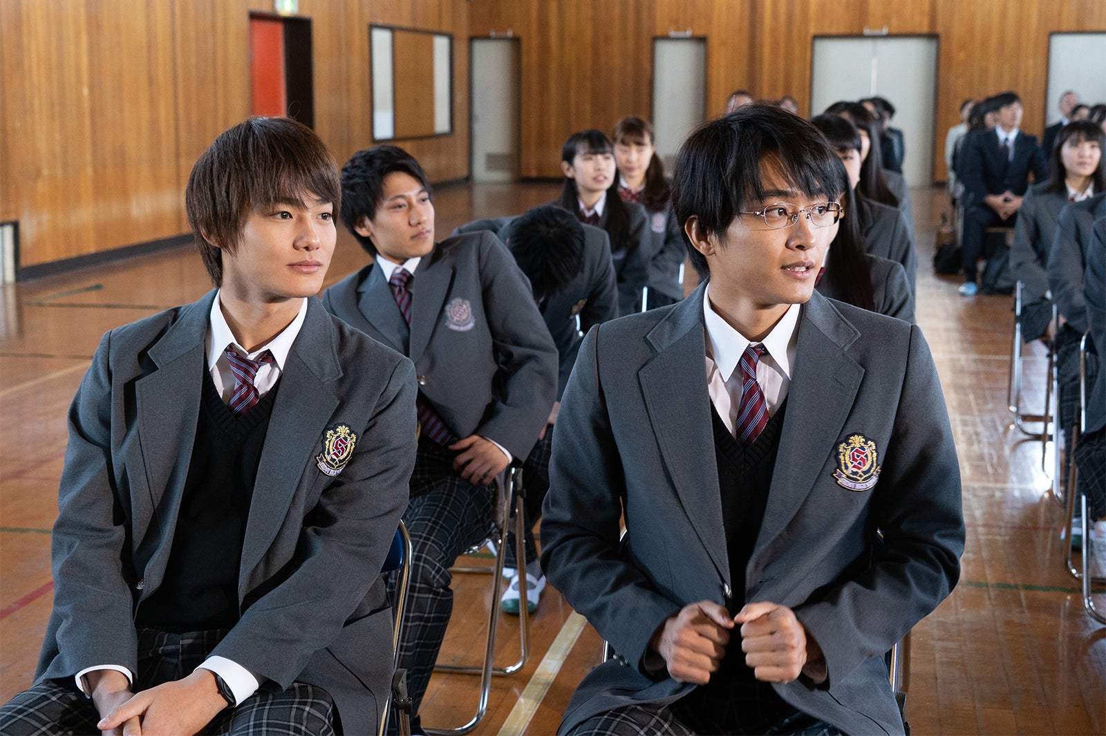 野村周平、佐藤寛太／「僕の初恋をキミに捧ぐ」第1話より（C）テレビ朝日