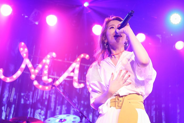 Maco ライブでソニーミュージック移籍を発表 新曲初披露で第二章幕開けへ セットリスト モデルプレス Maco ライブでソニーミュージック移籍を発表 新曲初披露で第二章幕開けへ セットリスト モデルプレス