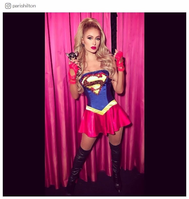 スーパーガールのパリス・ヒルトン（パリス・ヒルトンInstagramより）