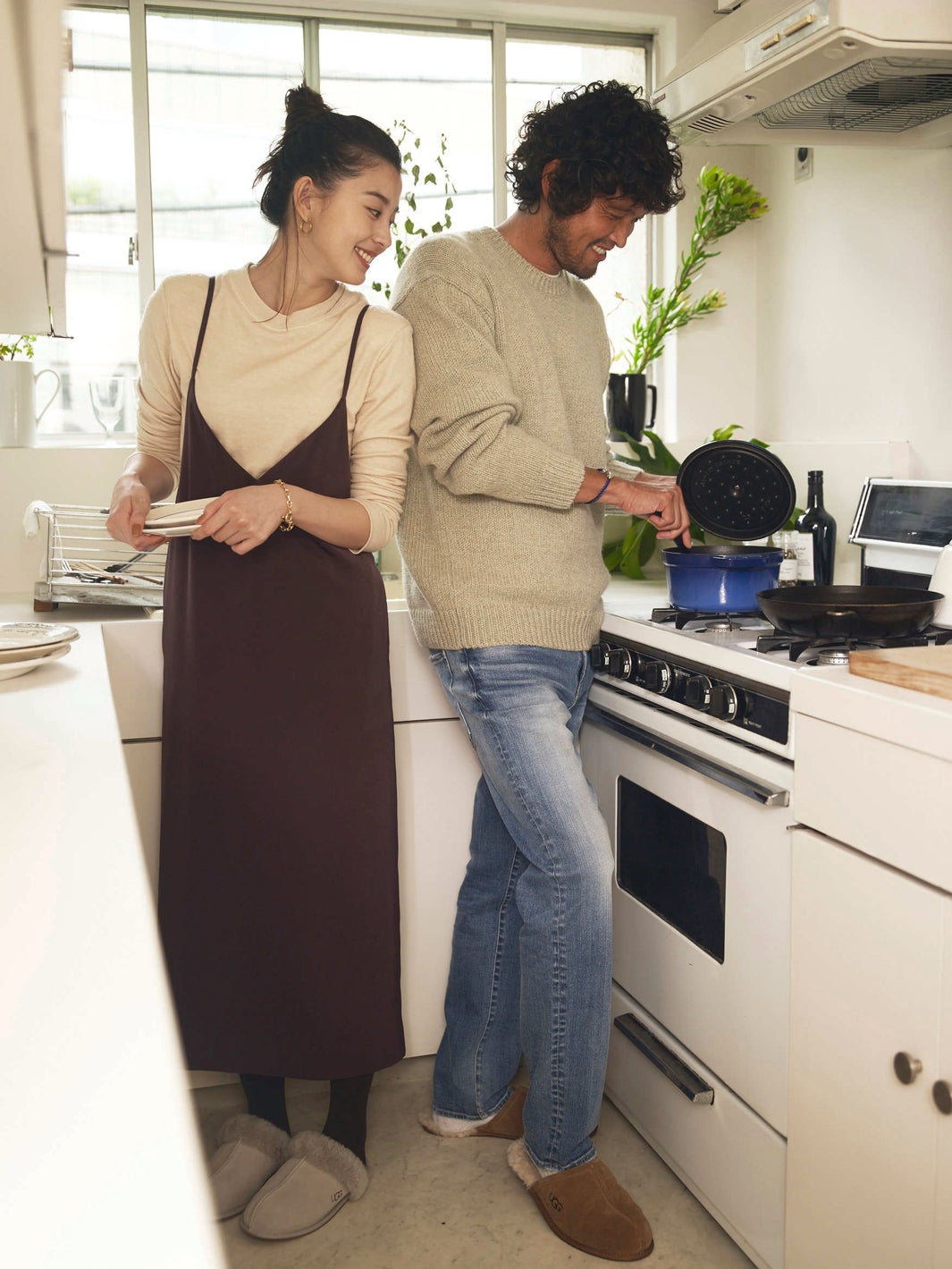 「Oggi」×「OCEANS」異例のコラボ　朝比奈彩&三浦理志がデート服着こなす