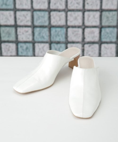 ミュールパンプス／nano・universe（提供画像）