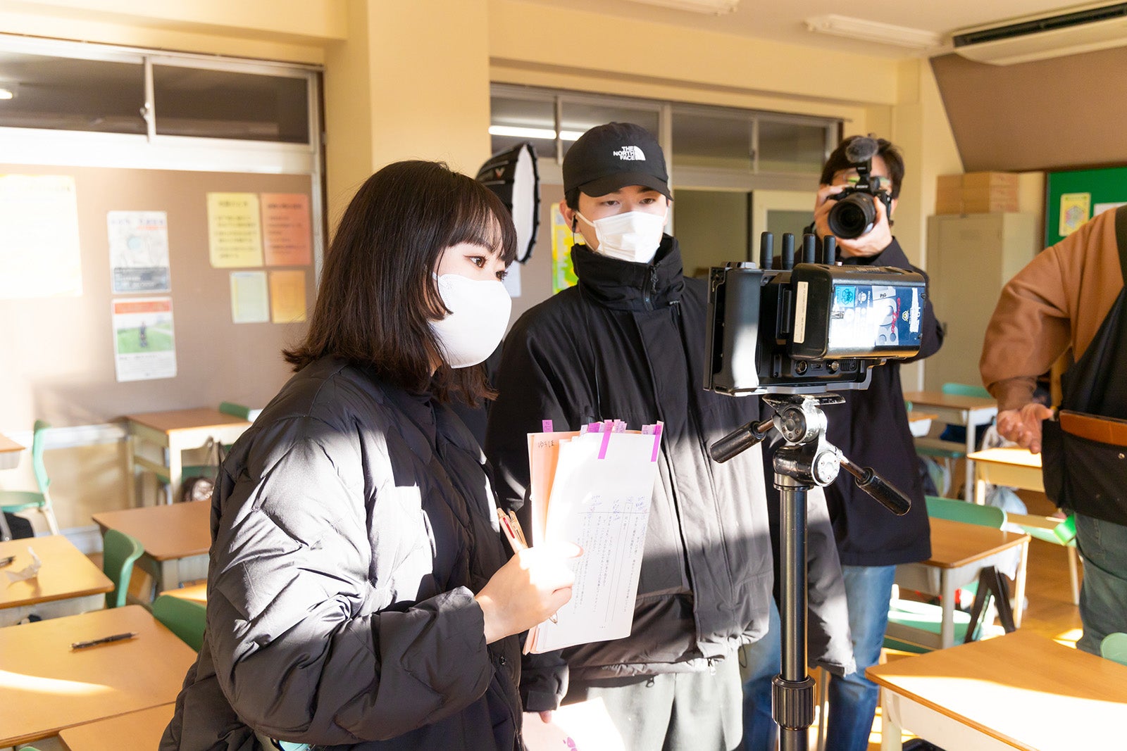 （左から）ゆうほ監督、てつお監督 （C）2022 HJ Holdings, Inc.