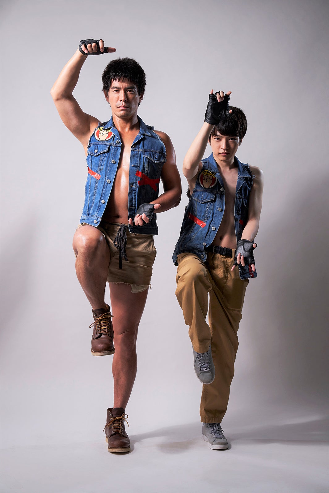 伊藤英明＆なにわ男子・西畑大吾、お揃いの裸ベストで勝平コス姿披露＜KAPPEI カッペイ＞