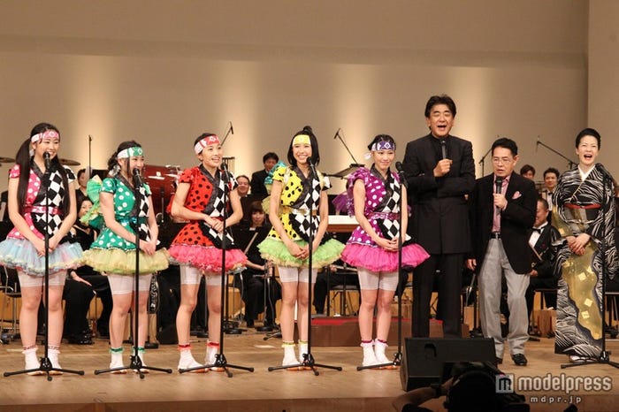 左から:ももいろクローバーZ(佐々木彩夏、有安杏果、百田夏菜子、玉井詩織、高城れに)佐渡裕、加藤茶、坂本冬美