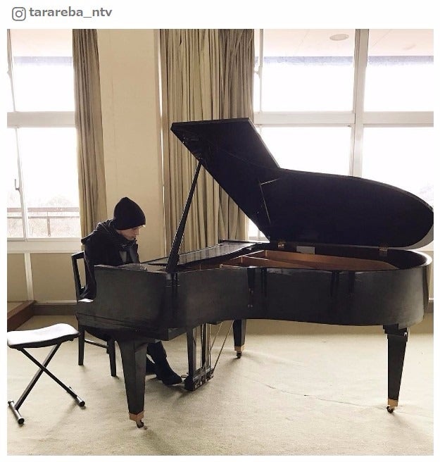 坂口健太郎、ピアノを弾く姿がイケメンすぎる「ハイスペックにもほどがある」ギャップある素顔にも反響