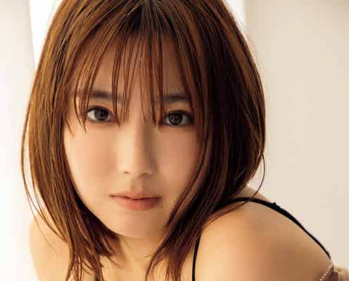 “令和のグラビアクイーン”沢口愛華、美ボディ披露の水着姿で魅了「週刊FLASH」表紙登場