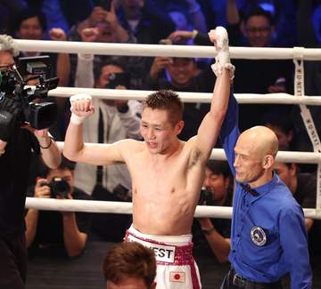 37歳小国以載、前世界王者タパレスに金星「やっと光が見えてきた。もう一回世界のリングに立ちたい」世界戦線に再浮上