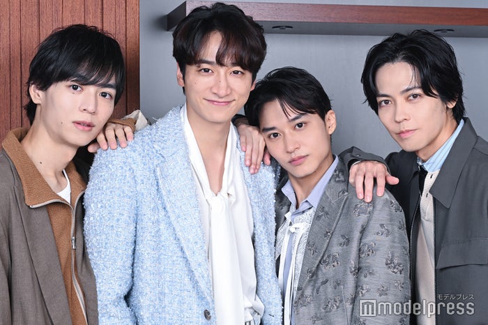 モデルプレスのインタビューに応じた溝口琢矢、小関裕太、松岡広大、猪塚健太（C）モデルプレス