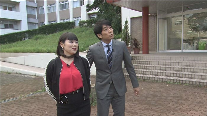 ブルゾンちえみ、安住紳一郎アナ(C)TBS