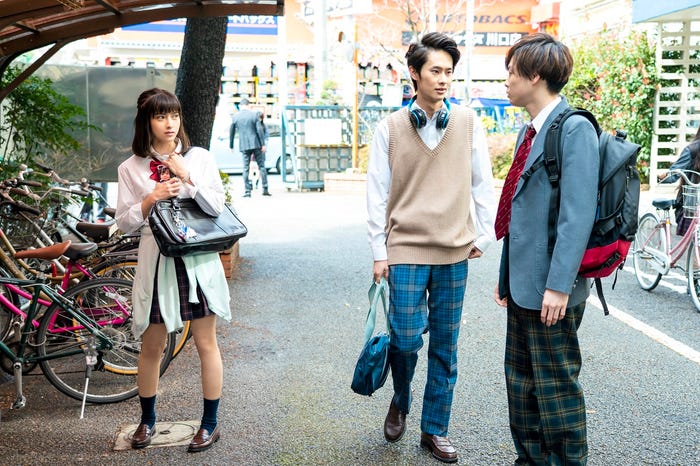 桃月なしこ、甲斐翔真、柾木玲弥/「電影少女-VIDEO GIRL MAI 2019-」第1話より(C)『電影少女 2019』製作委員会