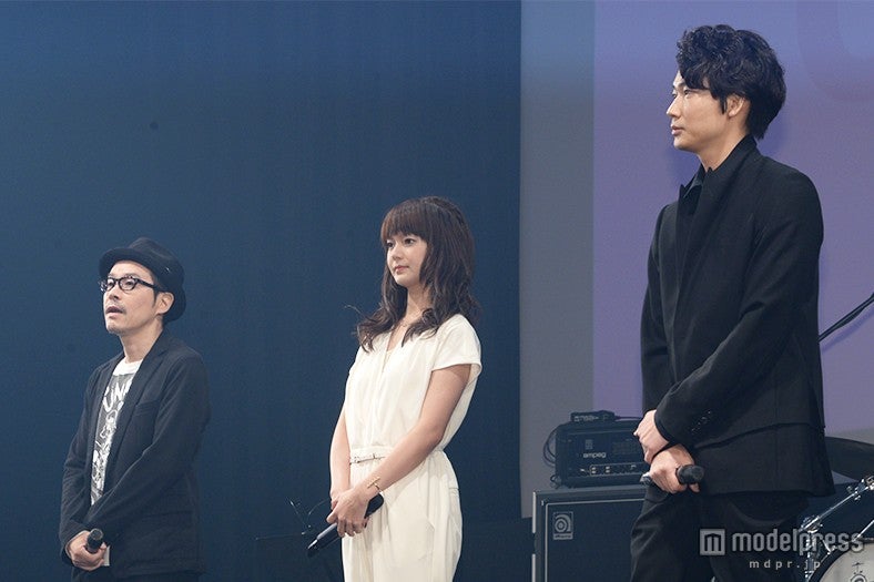 （左から）田口トモロヲ監督、多部未華子、綾野剛