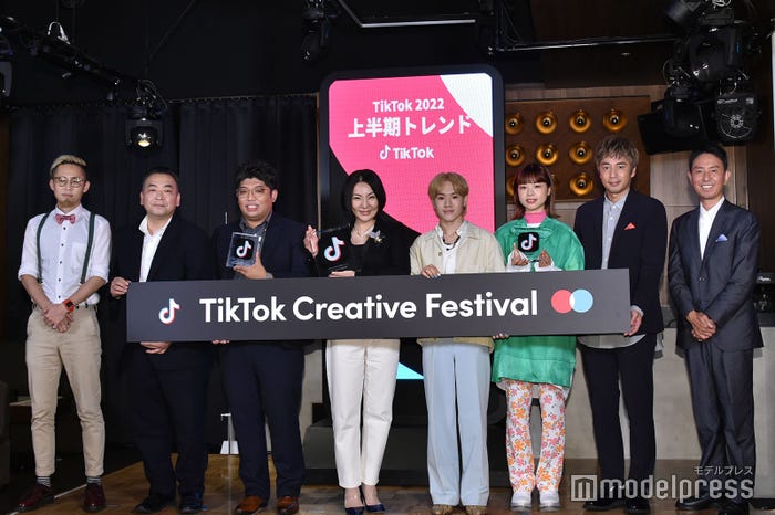 (左から)MC TAKA、大京警備保障(2人)、広瀬香美、タイガの振り付け、asmi、徳井義実、福田充徳(C)モデルプレス