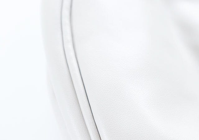 ユニクロ：シー　バッグ　レザー　