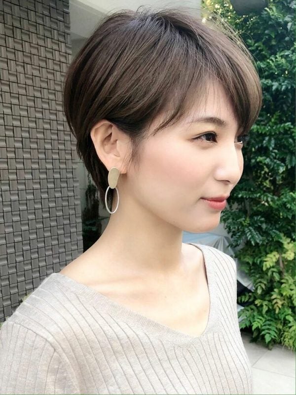 大人可愛いベリーショート ストレートヘア特集 30代 40代女性にもおすすめ モデルプレス