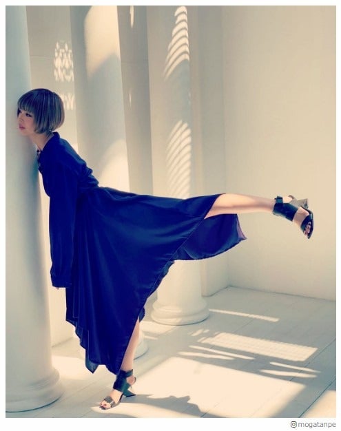 最上もが、足上げショットが話題 「長すぎません？」「画になる」