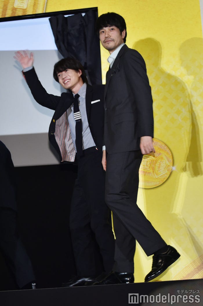 去り際まで“一点集中”チャレンジしていた松山ケンイチを連れて帰る神木隆之介(C)モデルプレス