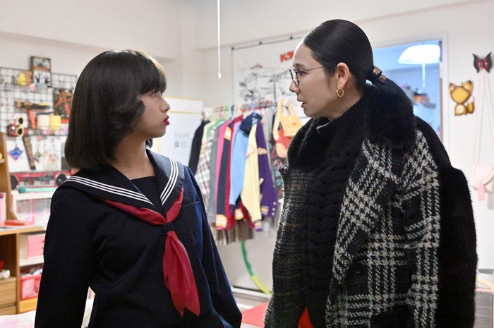 河合優実、吉田羊「不適切にもほどがある!」第2話より(C)TBS
