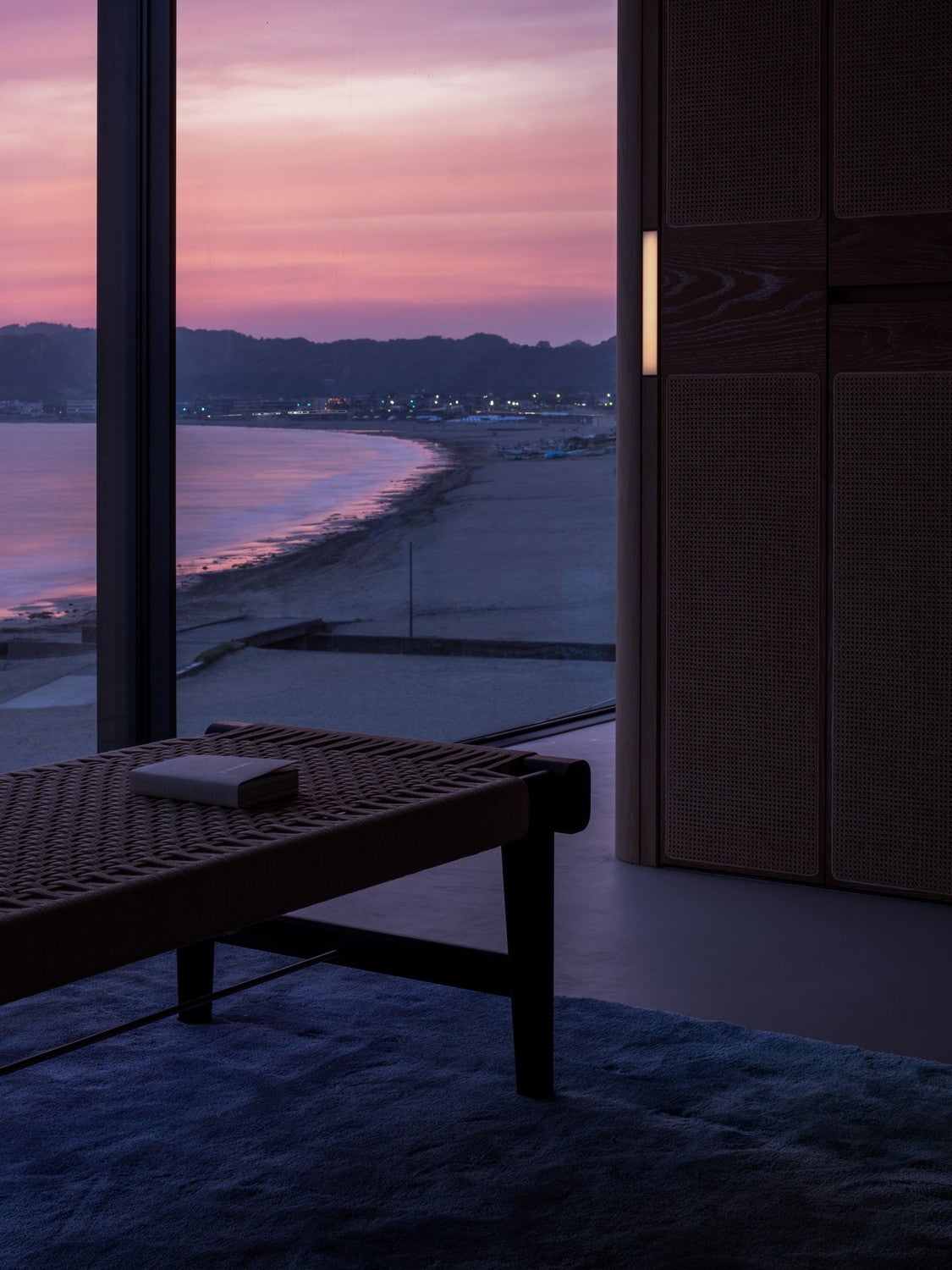 鎌倉にSeaRoomlynnの貸別荘「LULLA（ルラ）」海を眺めるバスタブ＆サウナ付き