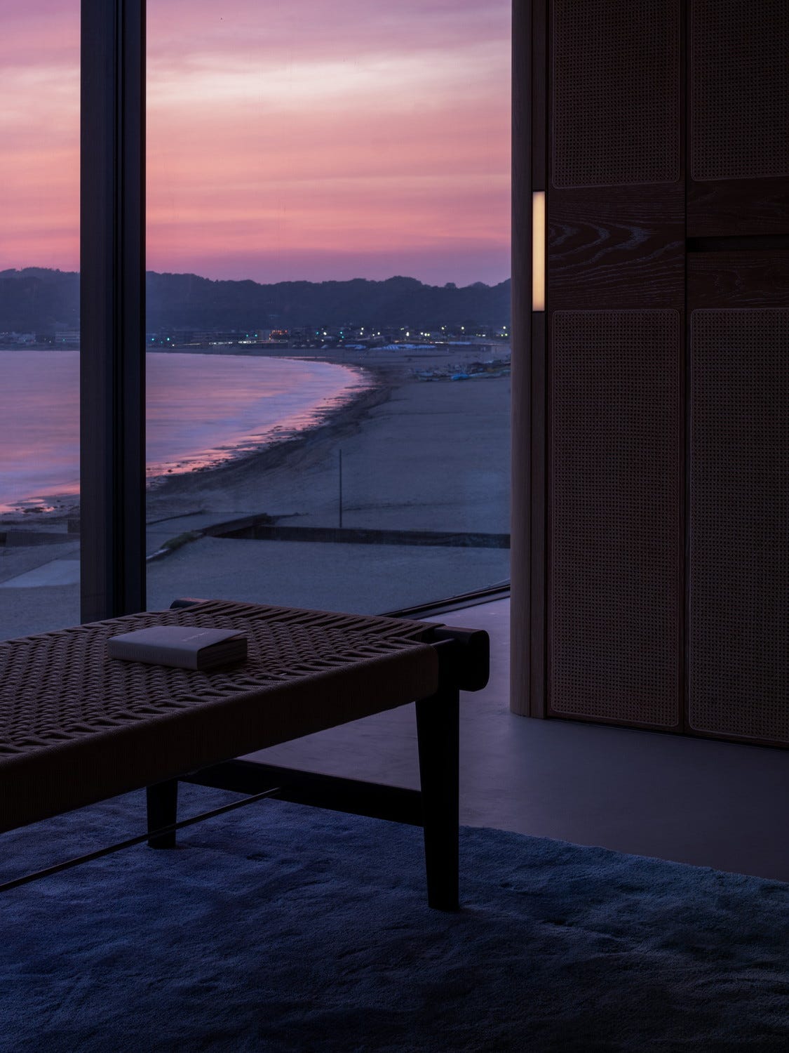 鎌倉にSeaRoomlynnの貸別荘「LULLA(ルラ)」海を眺めるバスタブ&サウナ付き