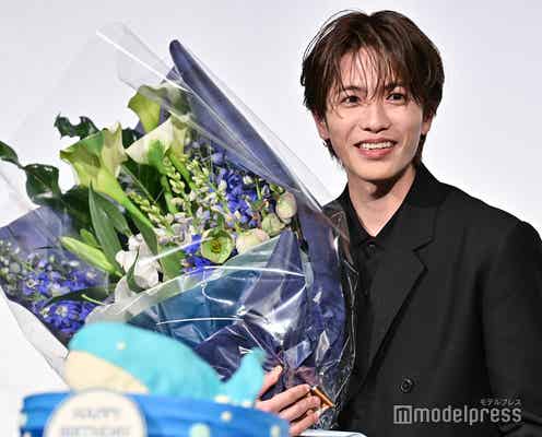 志尊淳、誕生日サプライズに歓喜 杉咲花から花束もらい「公共の場ですいません」<52ヘルツのクジラたち>
