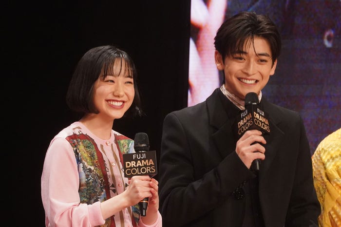 芦田愛菜、高橋文哉(C)フジテレビ