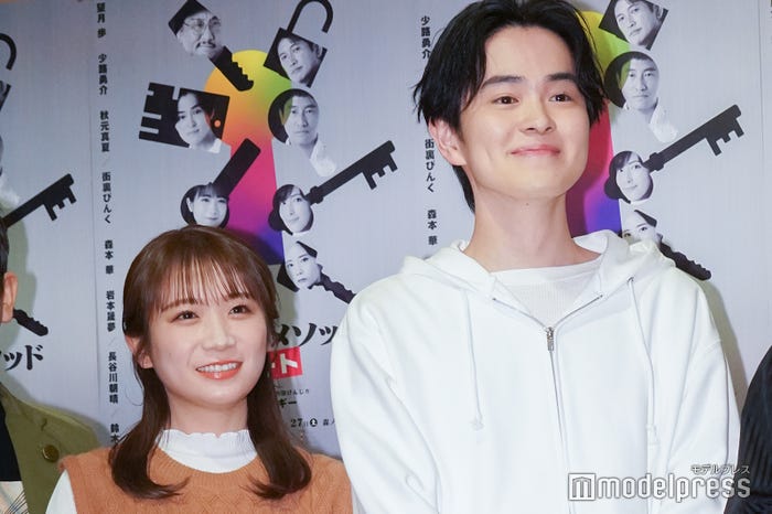 秋元真夏、望月歩(C)モデルプレス