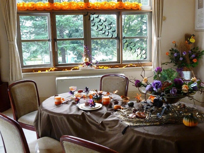 山手西洋館7館ではハロウィン装飾が行われます。2014年の様子(提供画像)