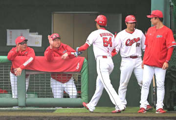 広島が17安打10得点大勝 新井監督「昨年より間違いなく高いレベルの競争できている」若手の成長に手応え