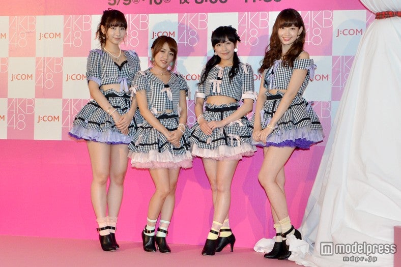 AKB48（左より）柏木由紀、高橋みなみ、渡辺麻友、小嶋陽菜