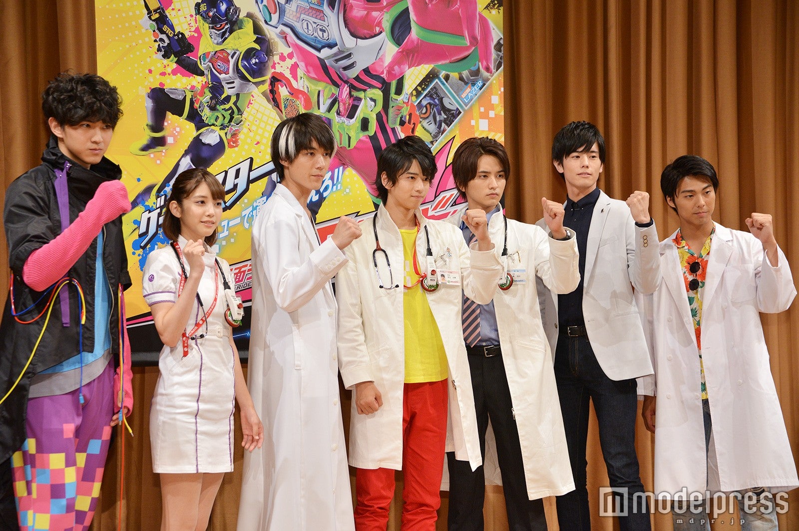 （左より）甲斐翔真、松田るか、松本享恭、飯島寛騎、瀬戸利樹、岩永徹也、小野塚勇人（C）モデルプレス