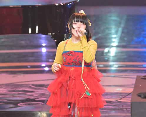 【紅白本番】aiko「名探偵コナン」原作者・青山氏の直筆&イラストバックに圧巻ステージ「“相思相愛”ありがとォ」
