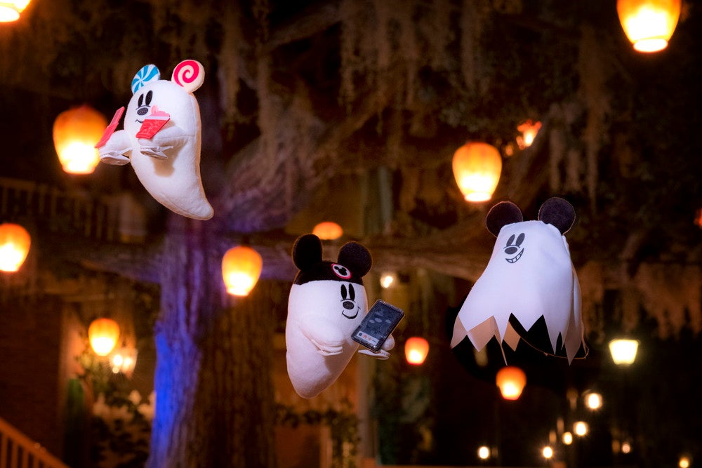 くっつきぬいぐるみ各1,900円（C）Disney