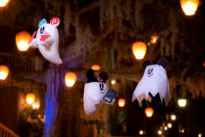 くっつきぬいぐるみ各1,900円(C)Disney