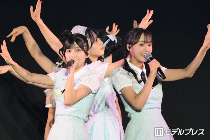 STU48、ミニ丈衣装でスラリ美脚輝く TGCで爽やかに歌唱【TGC松山2024】