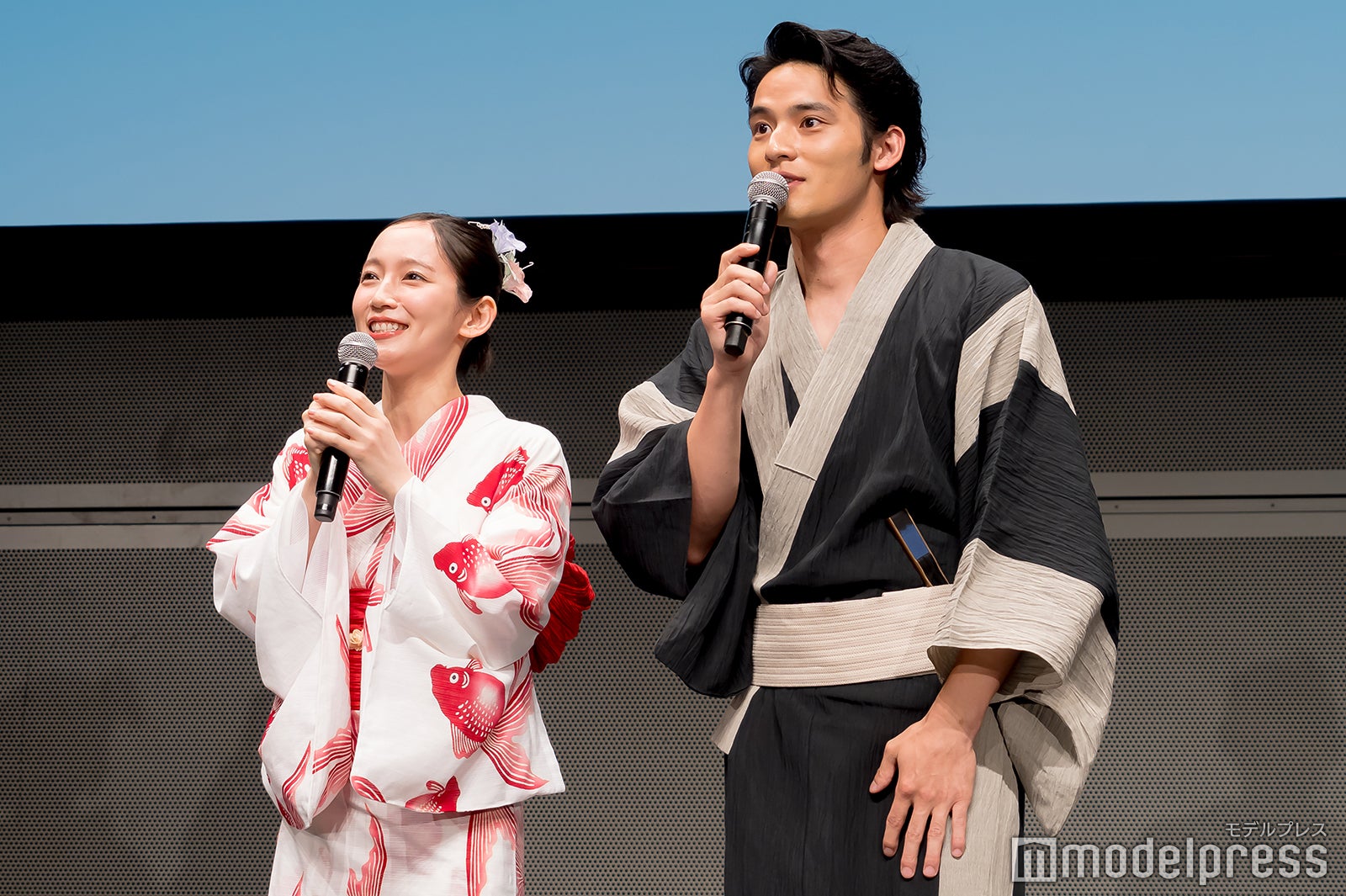 吉岡里帆、水上恒司（C）モデルプレス