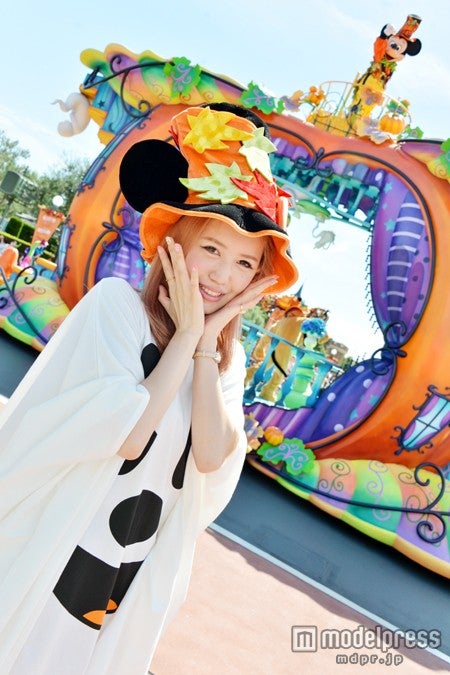 東京ディズニーランド新パレード「ハッピーハロウィーンハーべスト」／モデル：河西里音