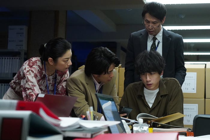 (左から)小池栄子、加藤清史郎、大倉孝二、坂口健太郎/「競争の番人」第10話より(C)フジテレビ