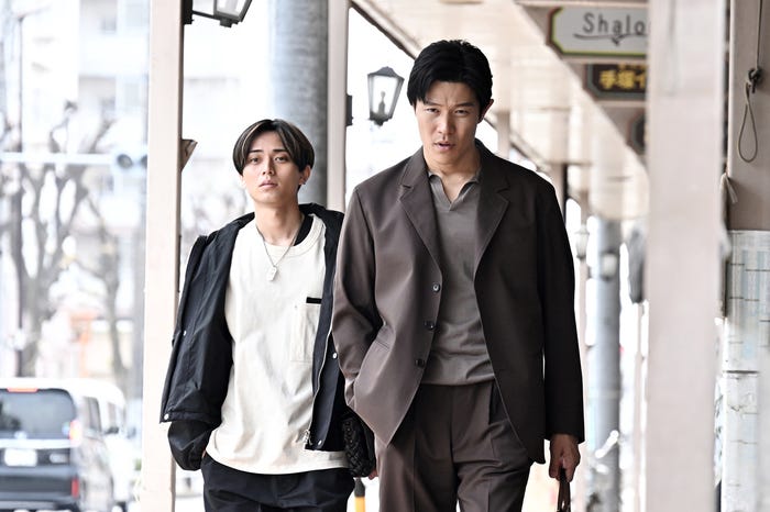 永瀬廉、鈴木亮平「リブート」第1話(C)TBS