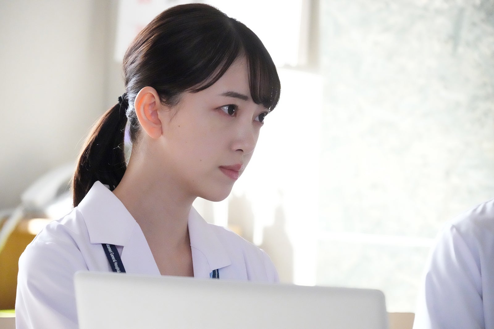堀未央奈、初の医師役で新たな一面　役作りを語る＜ドクターホワイト＞