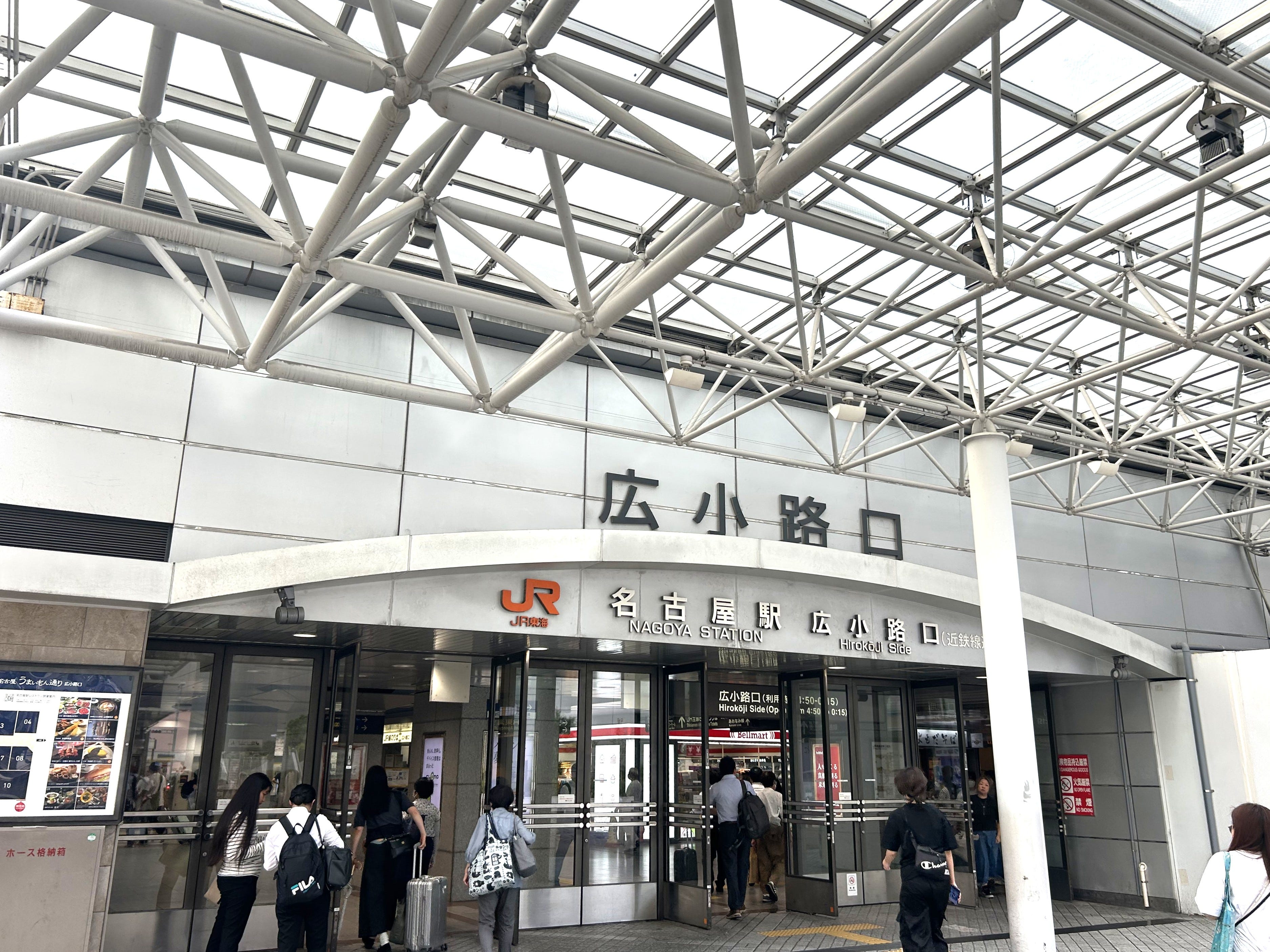 広小路口は名鉄百貨店の後ろに当たるのでちょっと分かりにくいが、名古屋グルメが豊富な「名古屋うまいもん通り」などがあり、慣れれば使い勝手がいい