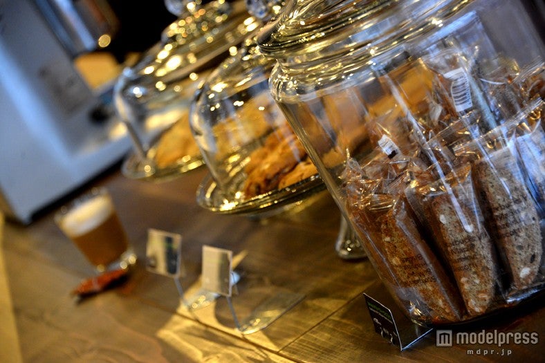 「Starbucks Doppio Bar（スターバックス ドピオ バール）」店内風景