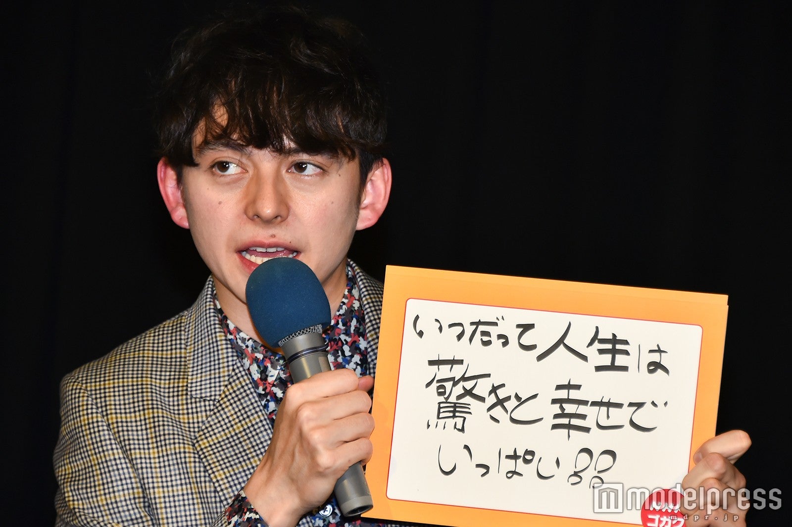 自身の番組をアピール／ハリー杉山 （C）モデルプレス