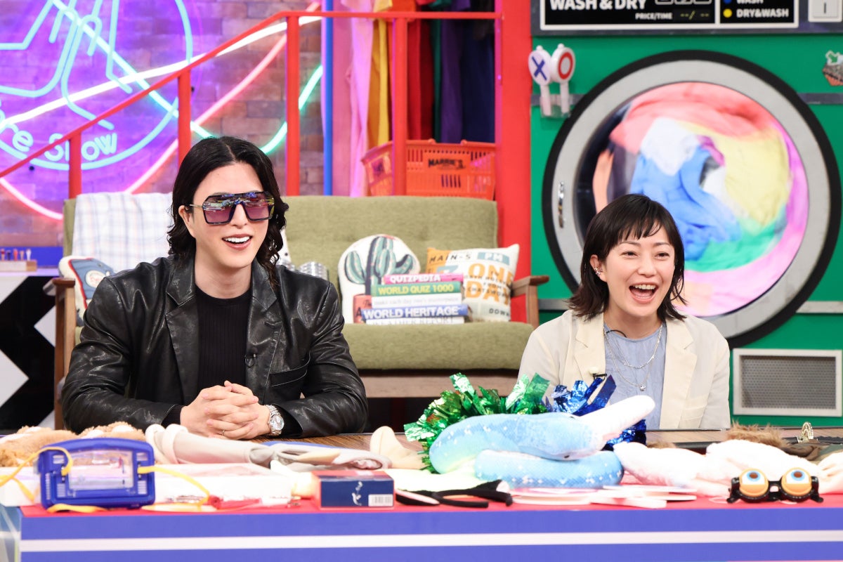 ROLAND、菅野美穂（C）TBS