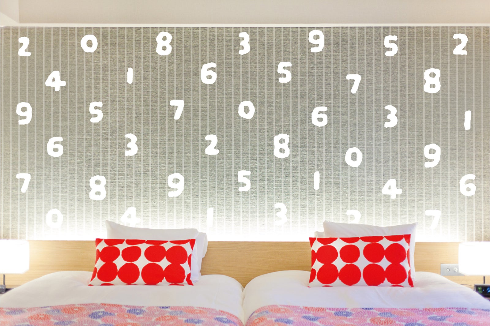 SOU・SOUで人気のSO-SU-U柄がベッドの後ろにまで／画像提供：リーガロイヤルホテル京都